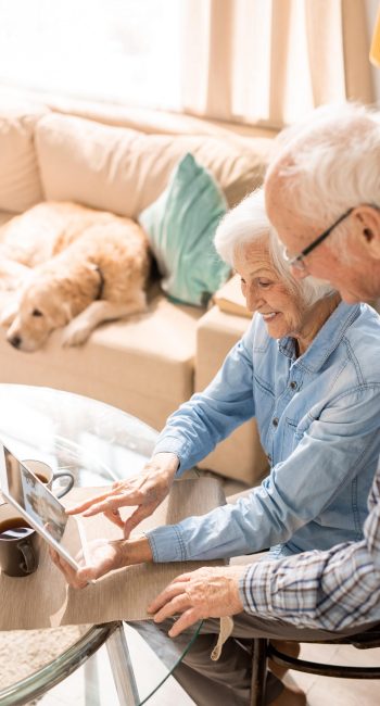 elderly-couple-using-digital-tablet-MVZEFPY-min